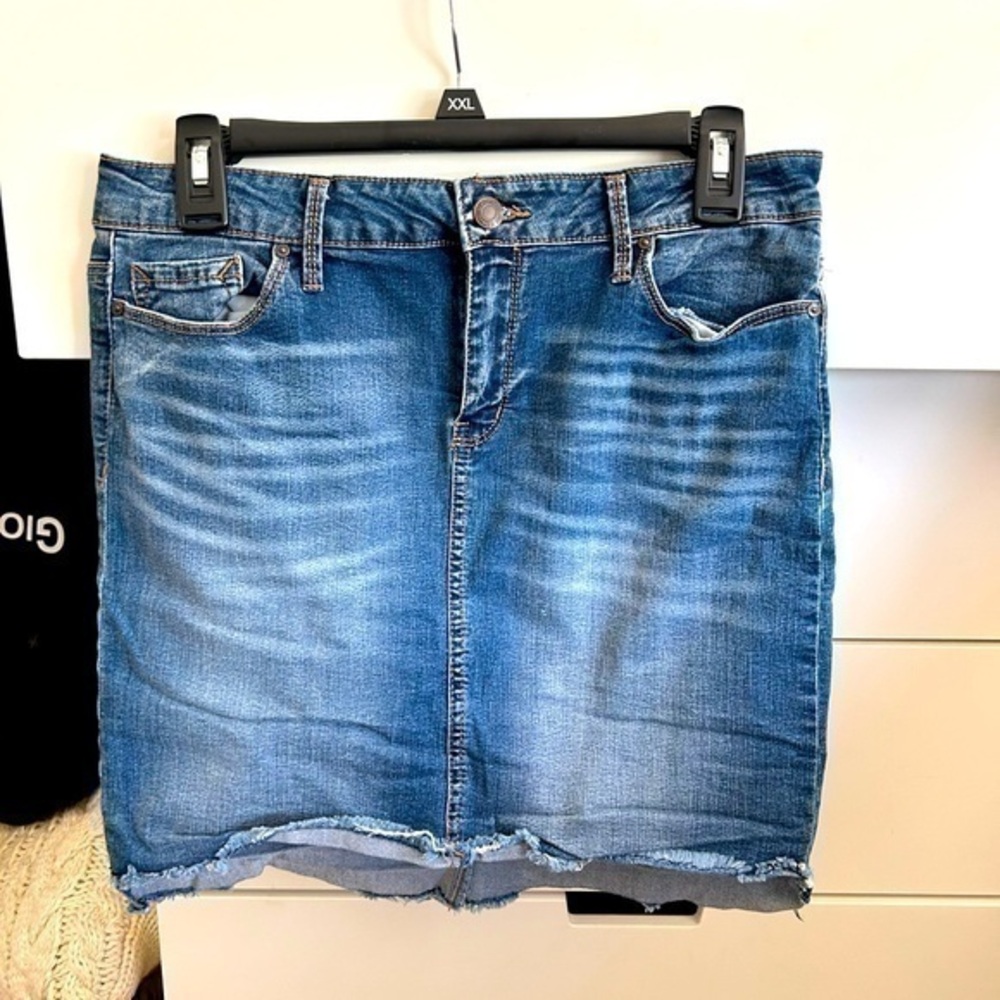 Stretch Denim skirt in medium wash